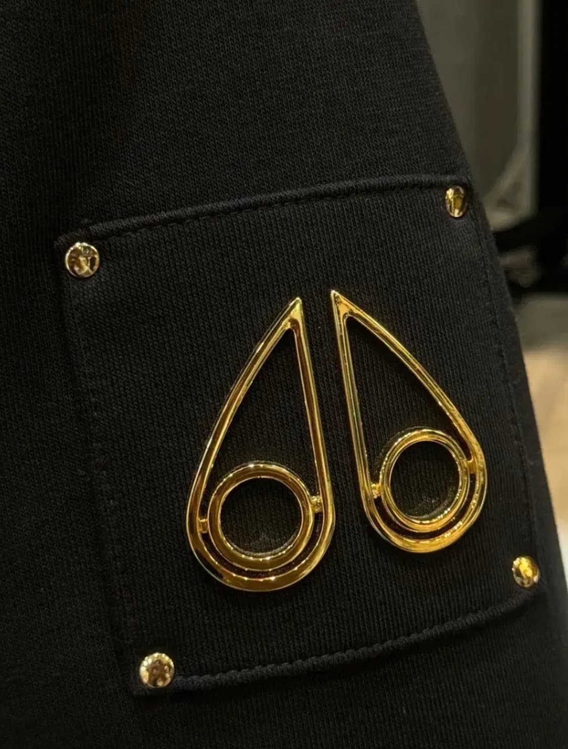 [급] 무스너클 금장 버니스웨터 여성 블랙 상품이미지4