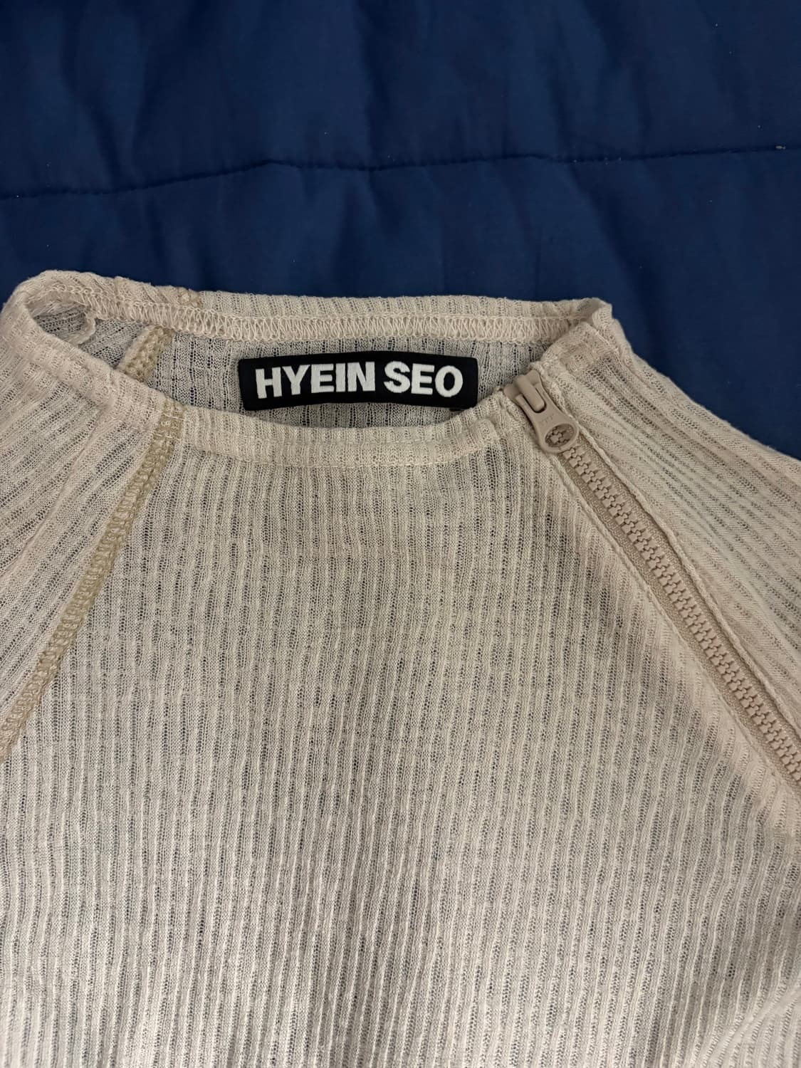 Hyeinseo helix long sleeve 상품이미지2