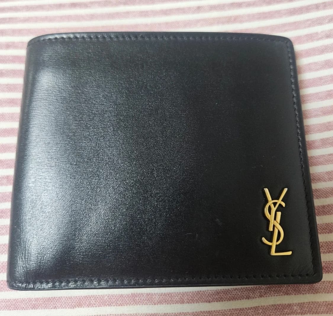 입생로랑 남성 반지갑 블랙 금장( 원가:704,000원) 교신가능 상품이미지5