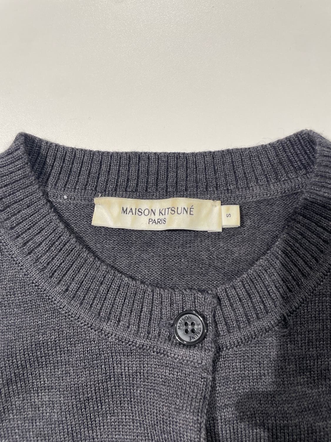 메종 키츠네 차콜 폭스 헤드 울 버튼 가디건 상품이미지7