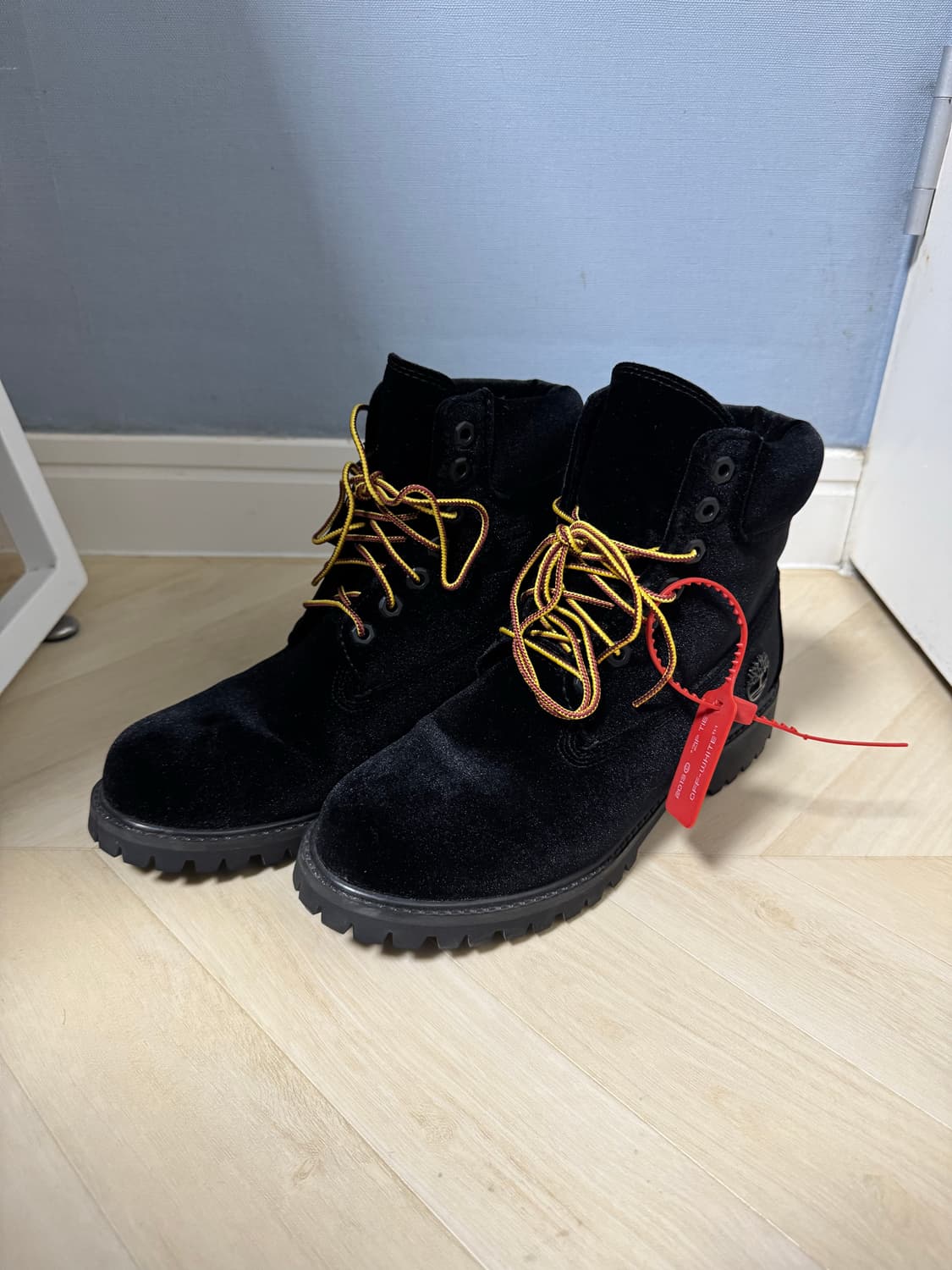 팀버랜드 오프화이트 6인치 부츠 벨벳 블랙 250 상품이미지1