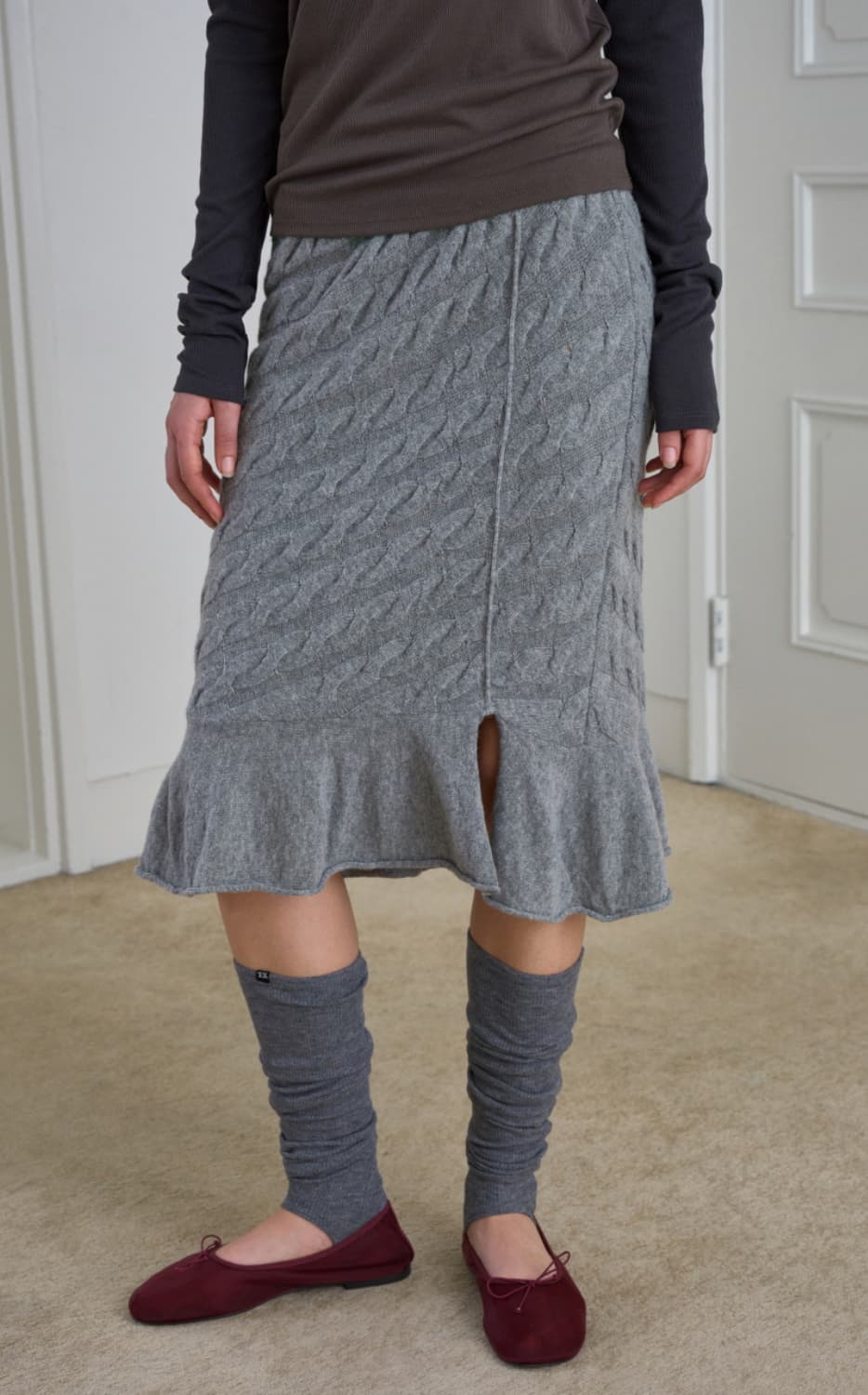 시메트릭퍼센트 케이블 니트 스커트 그레이 상품이미지3