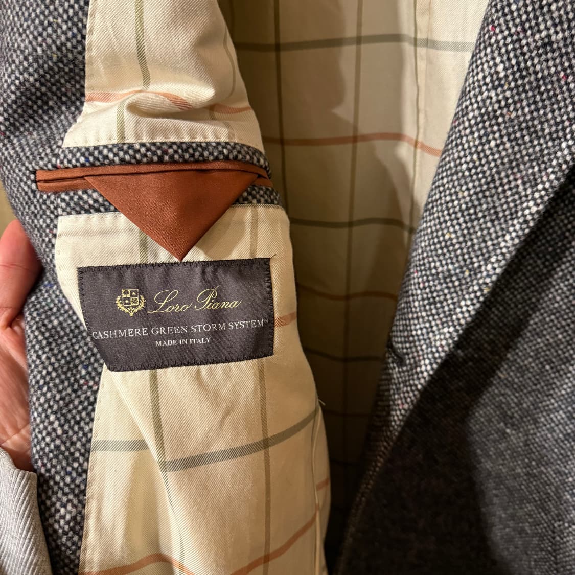 로로피아나 캐시미어 100% 코트 판매 합니다. 상품이미지6