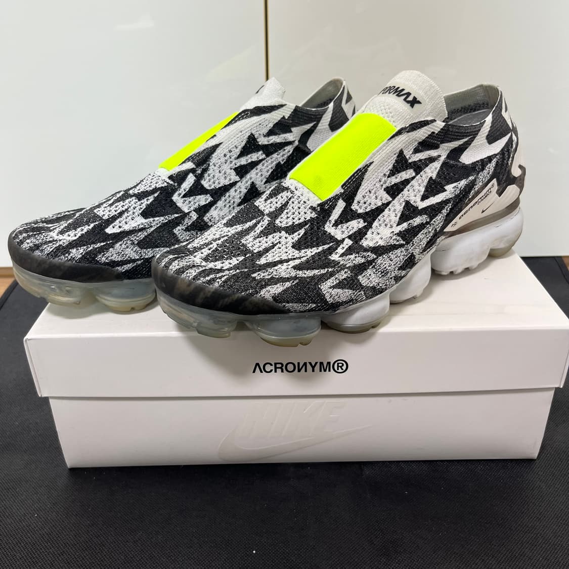 나이키 아크로님 베이퍼맥스 상품이미지1