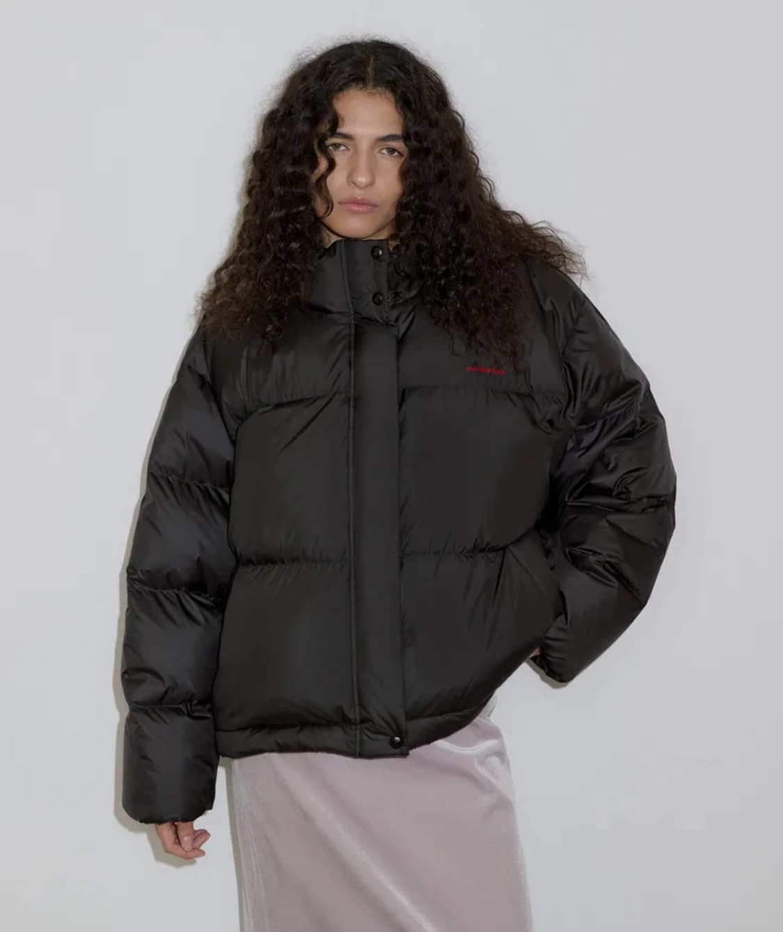 (새상품)오버듀플레어 글로시 다운 패딩 블랙 상품이미지1