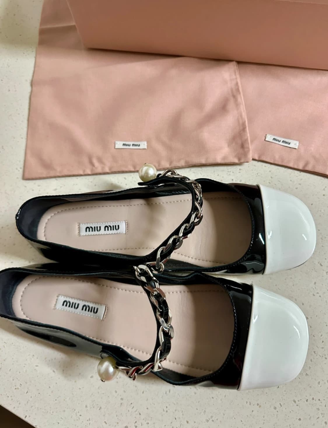 미우미우 페이턴트 가죽 발레리나플랫 36 상품이미지2