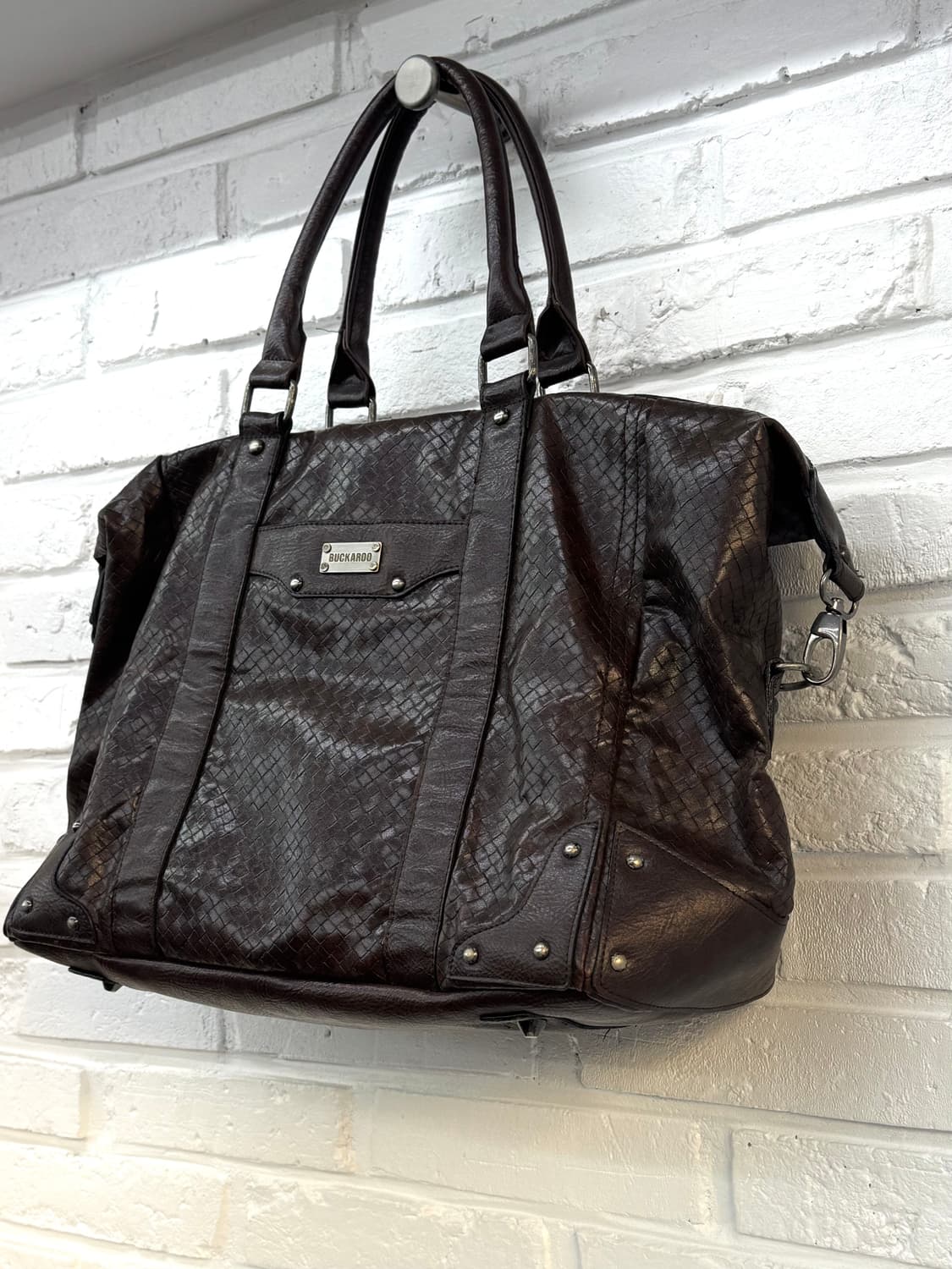 버커루 브라운 페이크 레더 보스턴백 상품이미지4