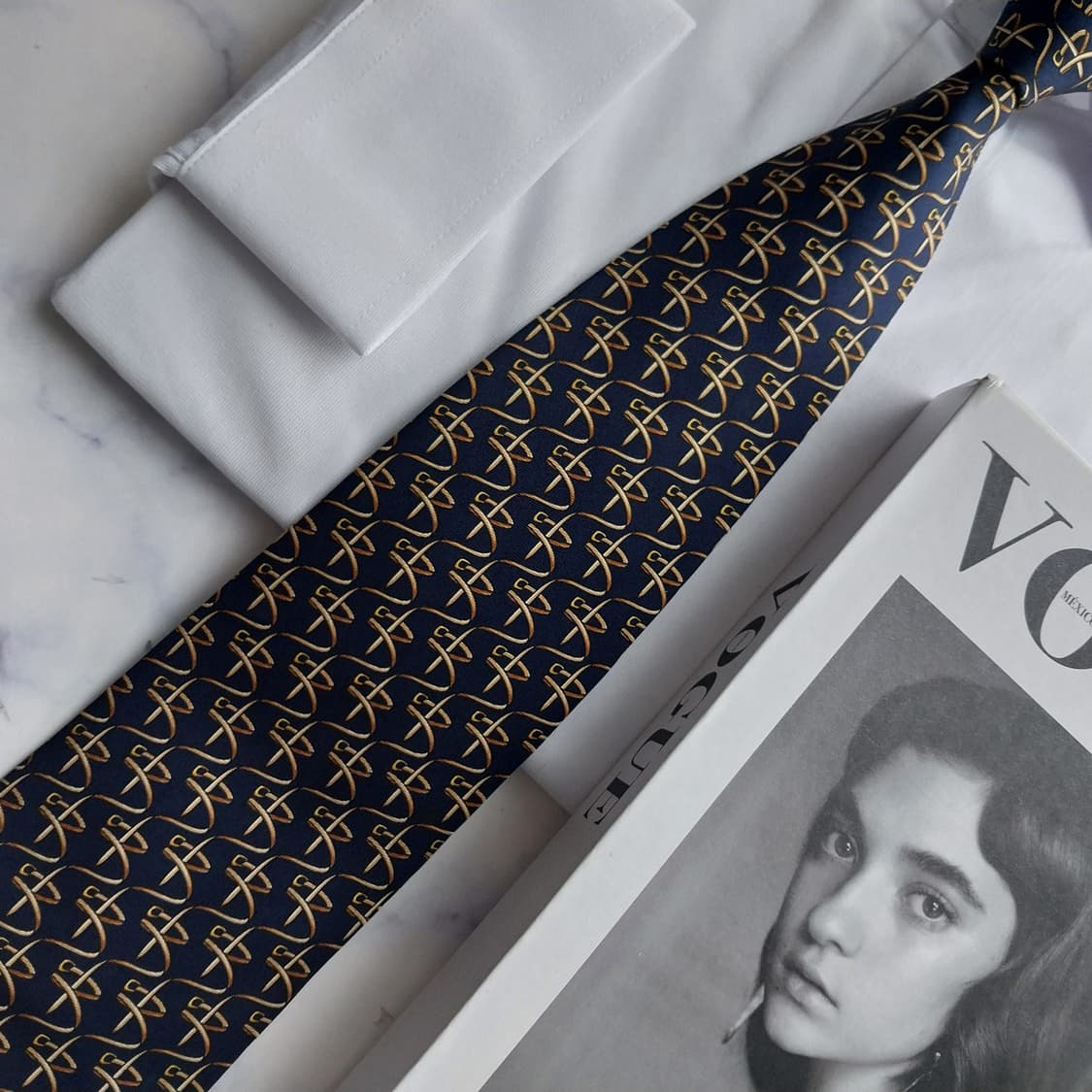 발리 실크 네이비 로고 패턴 넥타이 9.7cm A+등급 k2516
 상품이미지5