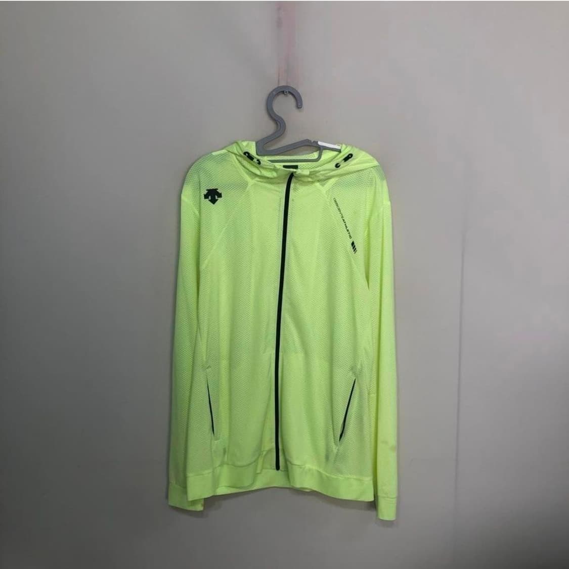 데상트 남성 메쉬 집업 105 상품이미지1