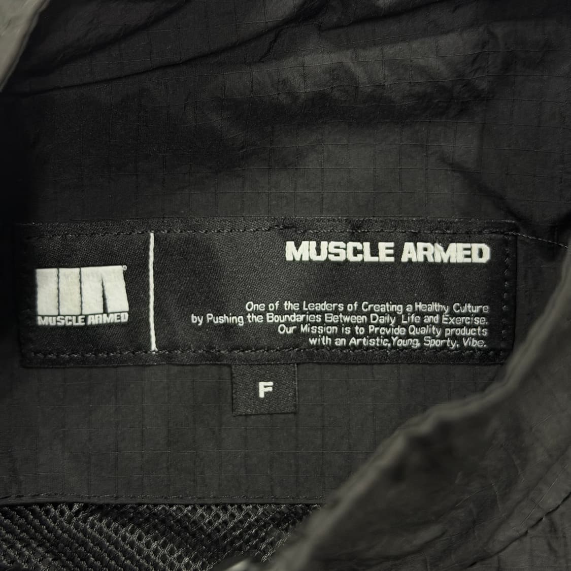 머슬암드 우먼 액티브 테크 자켓 블랙 상품이미지4