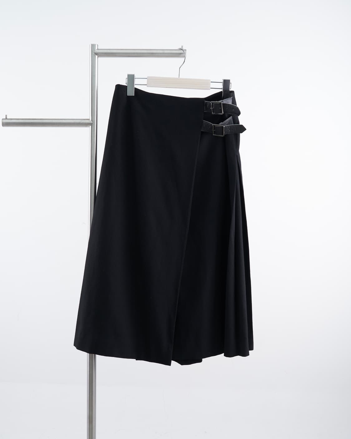 Burberry 투버클 스트랩 디테일 플리츠 스커트 상품이미지1