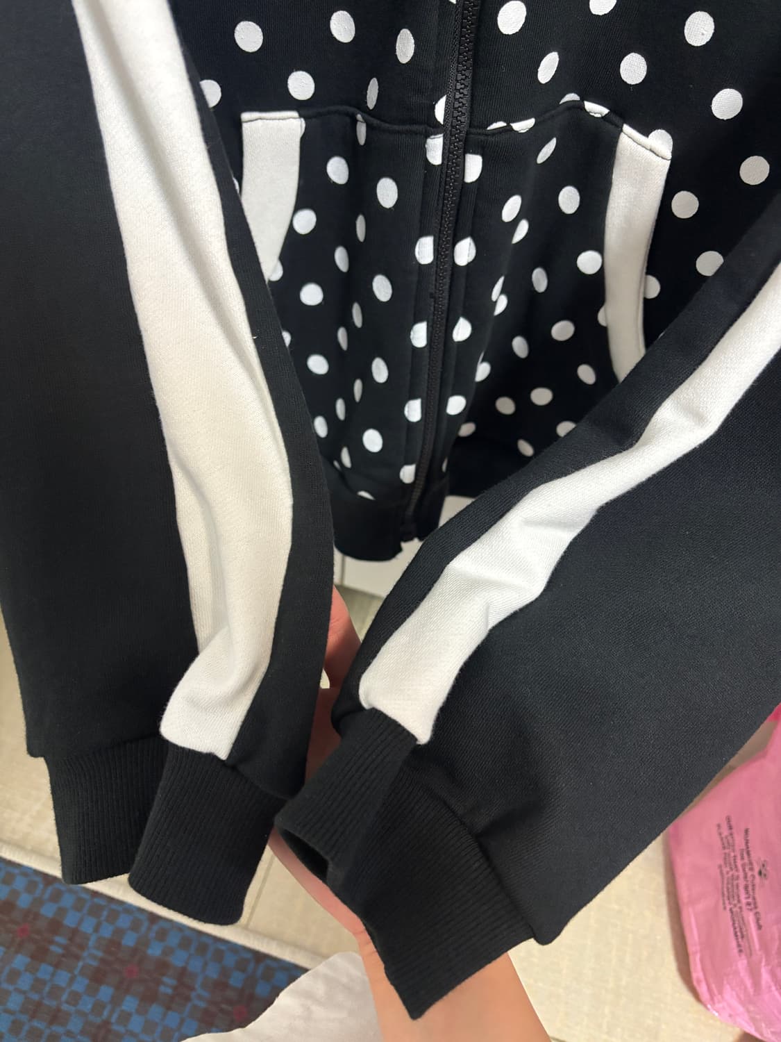 로액슈얼 도트 집업 블랙 상품이미지4