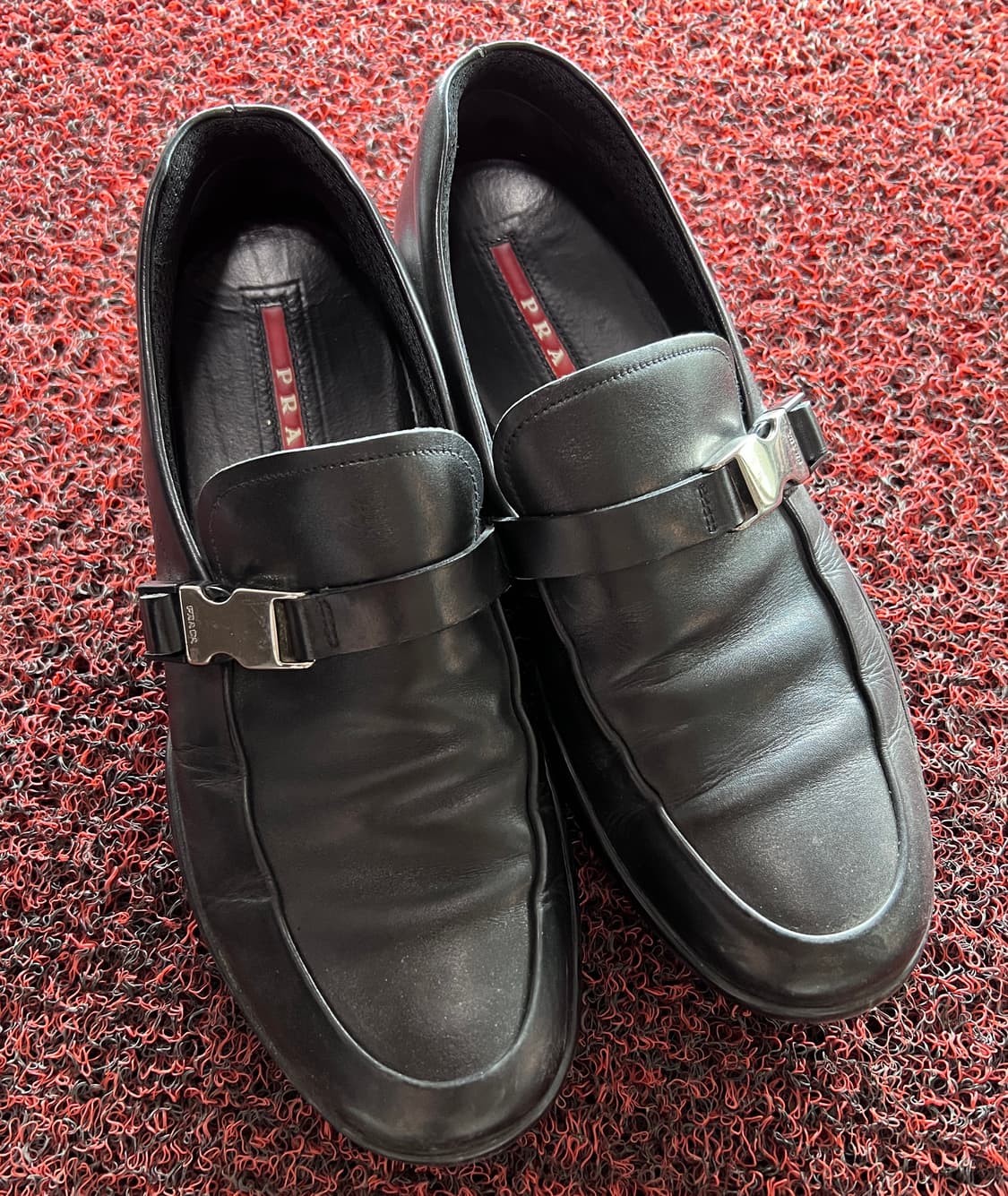 프라다 스포츠 버클 로퍼 상품이미지1