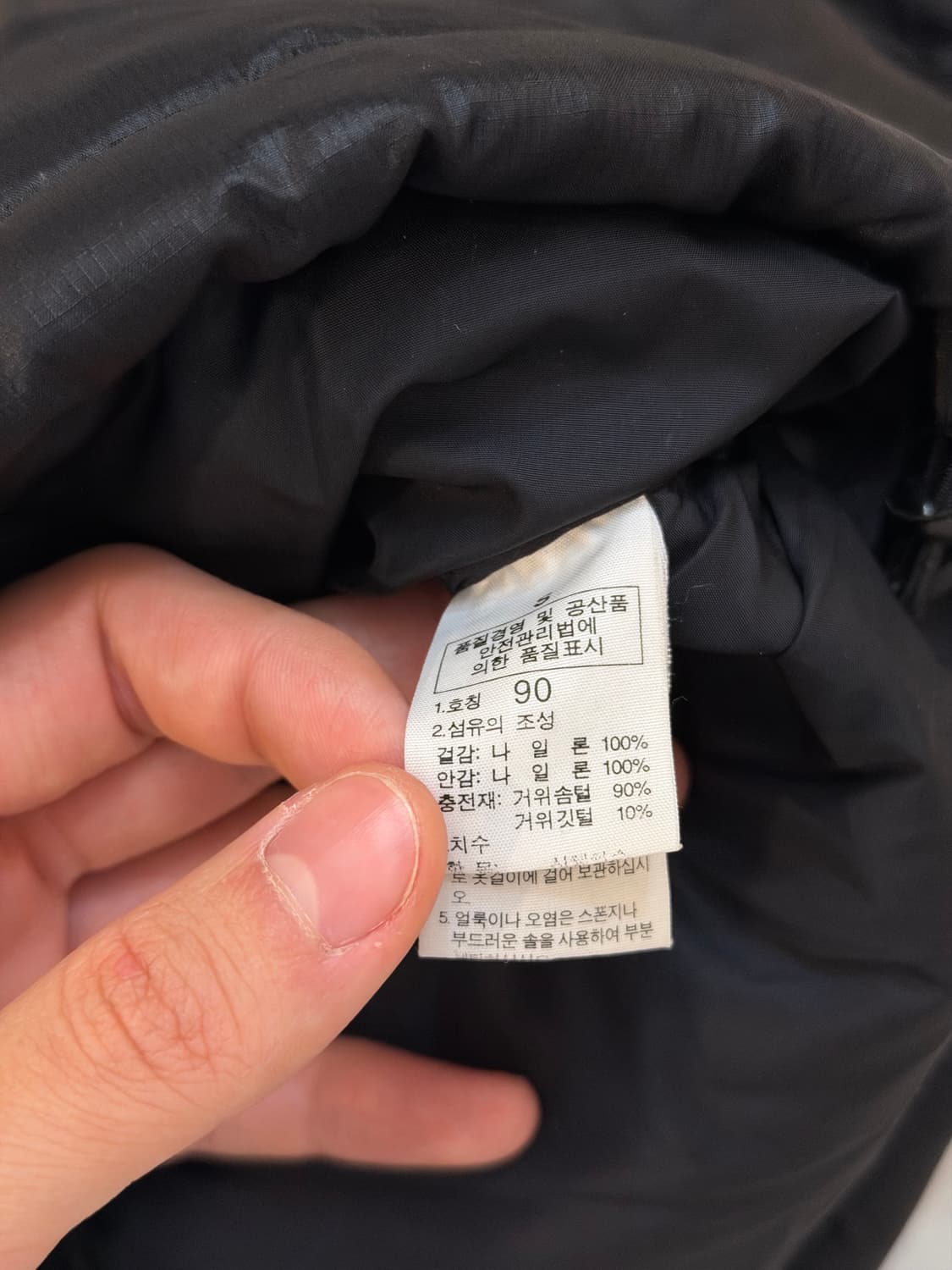 노스페이스 700필 구스다운 유광 패딩조끼 블랙 상품이미지5