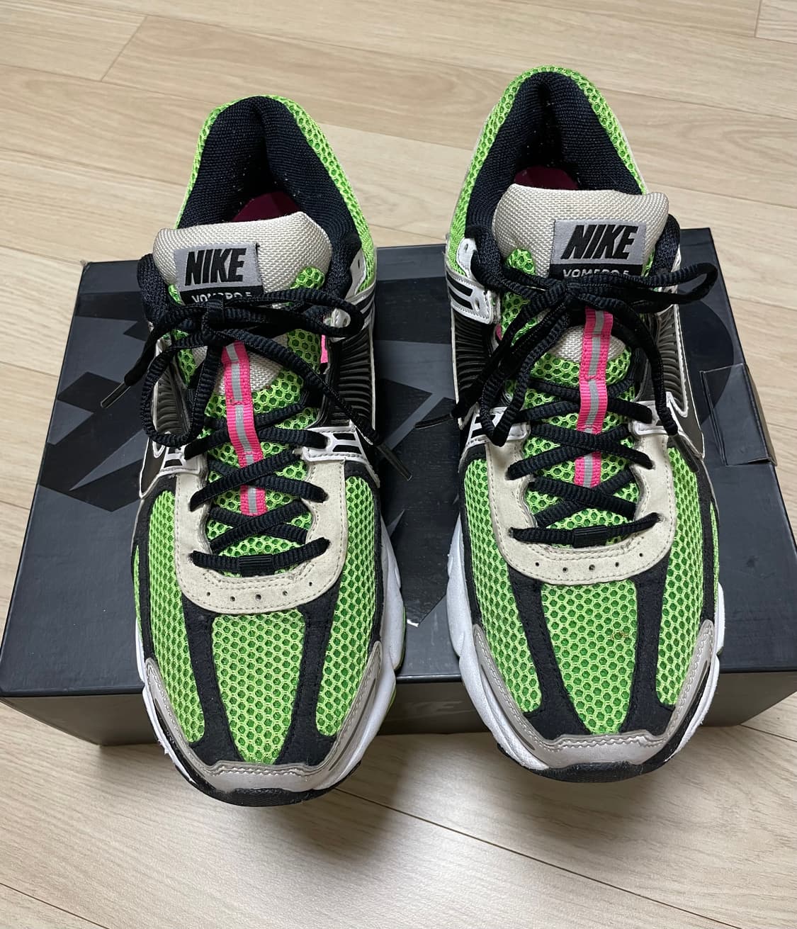 [275] 나이키 줌보메로5 일렉트릭 그린 상품이미지1