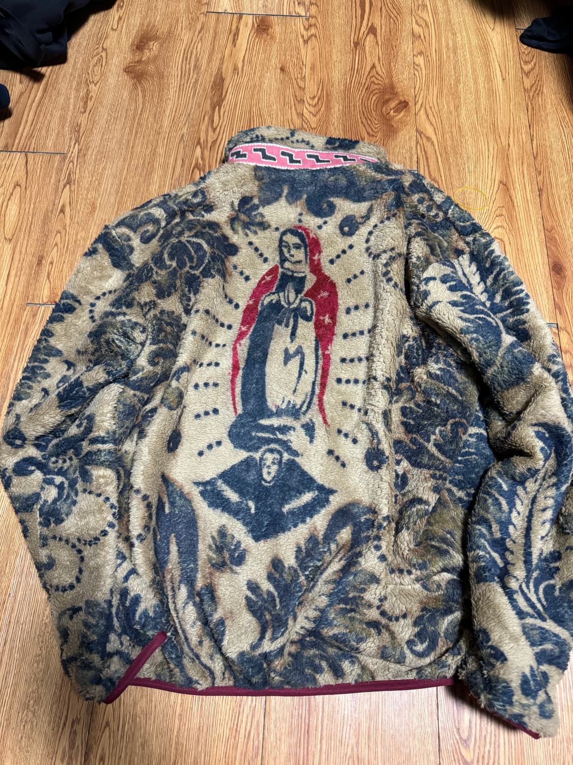 캐피탈 마리아 다마스크 후리스 4 상품이미지2