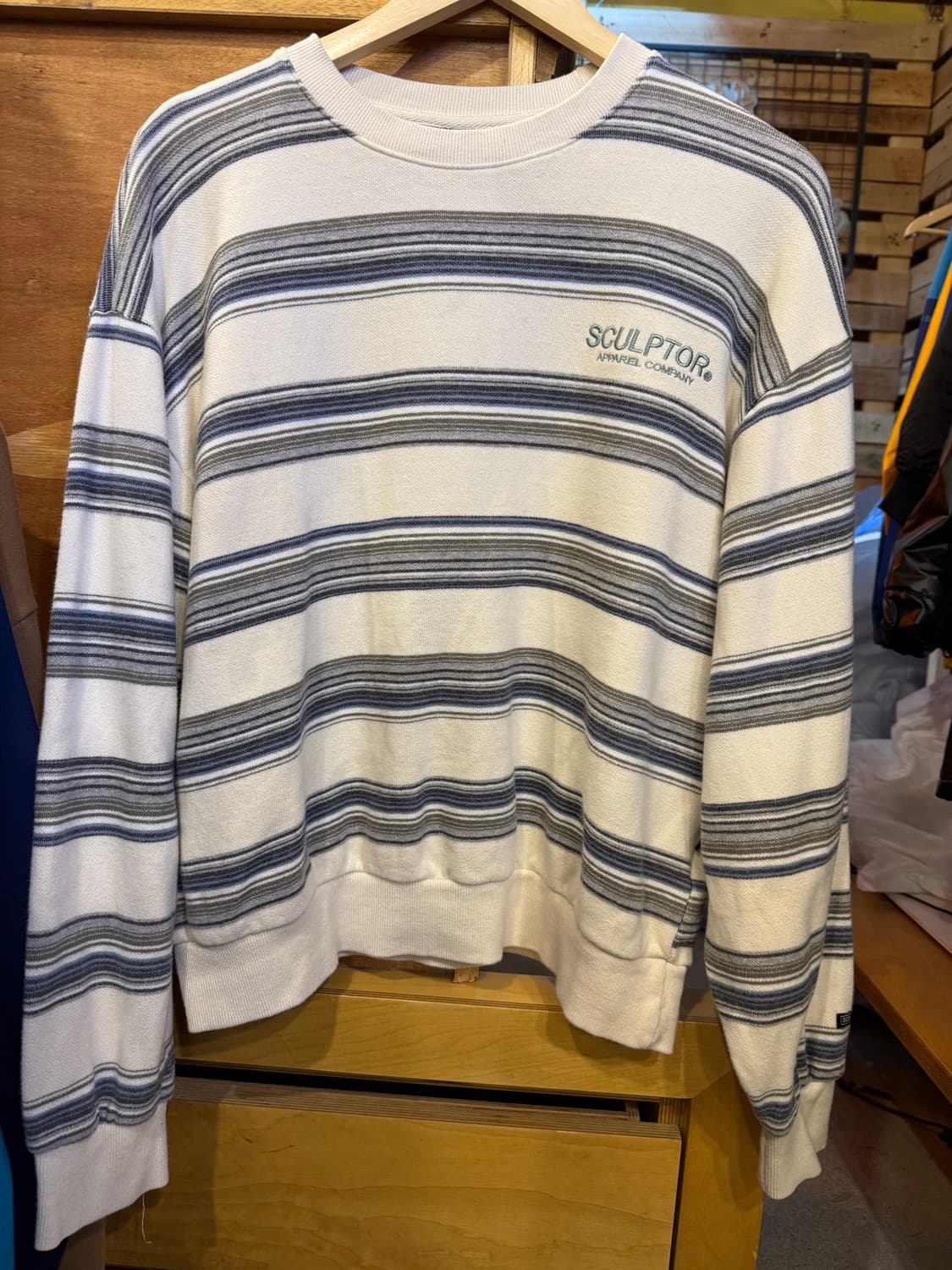 스컬프터 스트라이프 맨투맨 상품이미지1