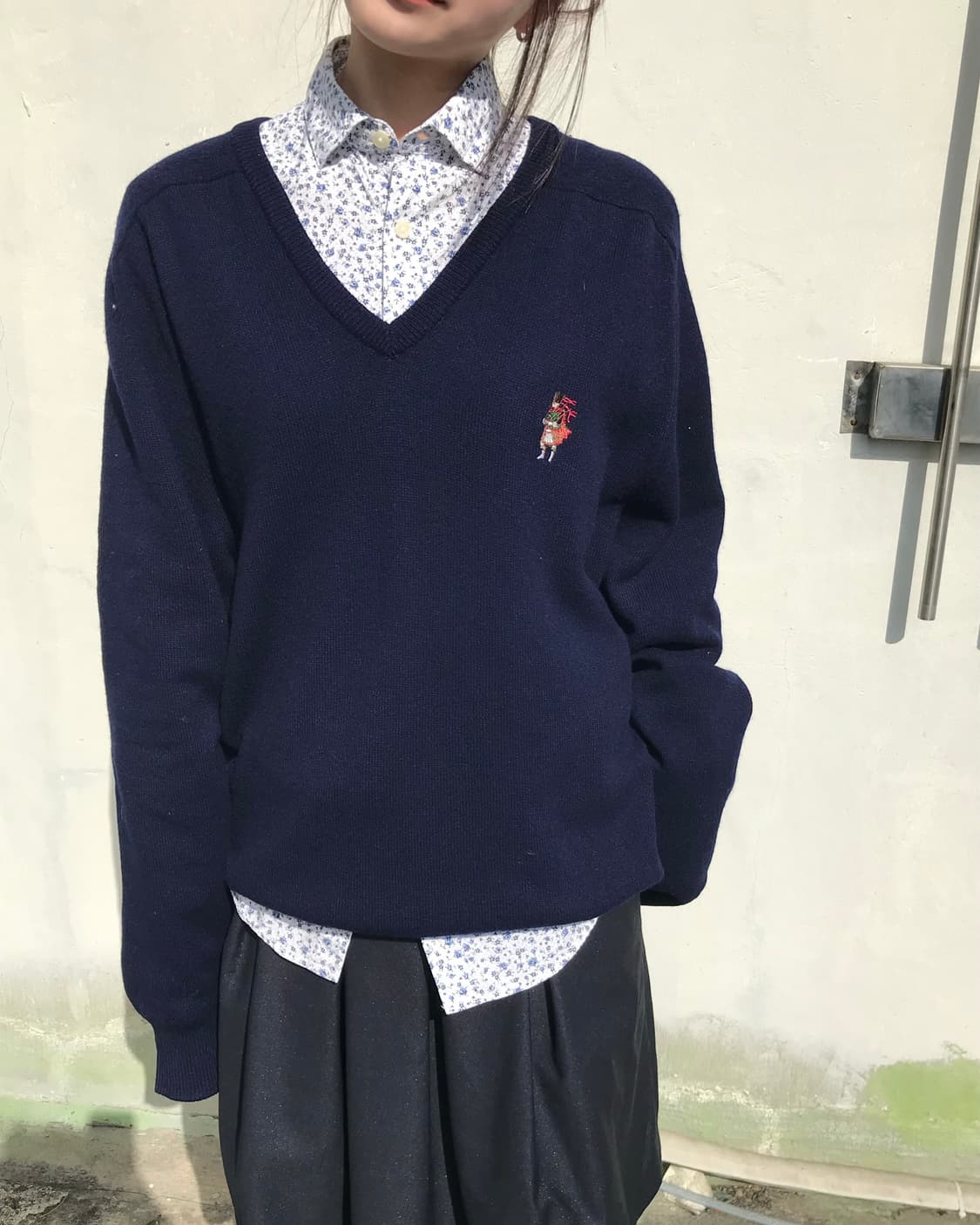 네이비 브이넥 니트 상품이미지1