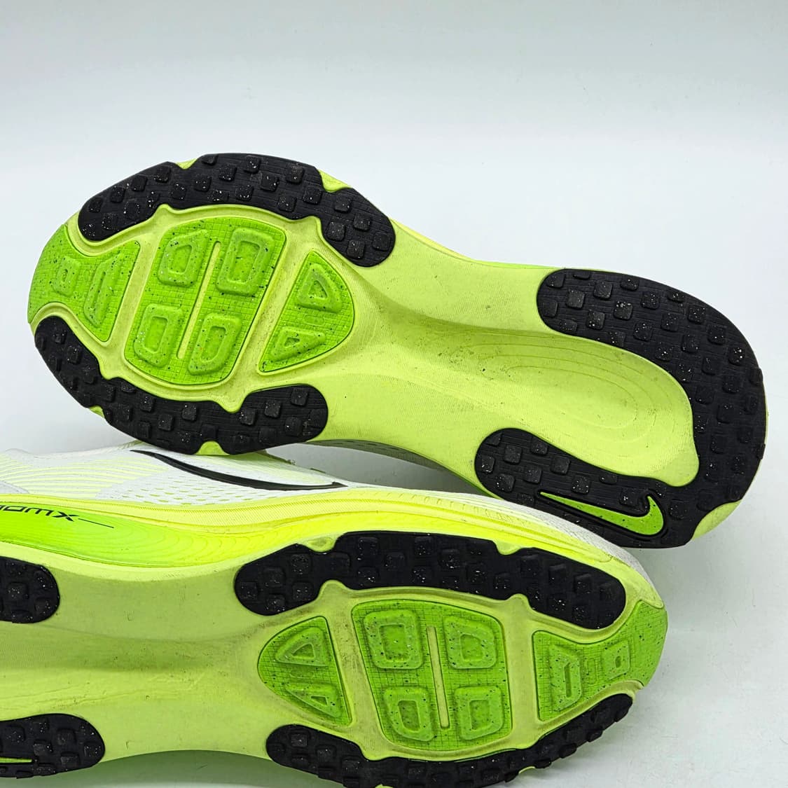 나이키 보메로 18 화이트 일렉트릭 그린 (270) 상품이미지3