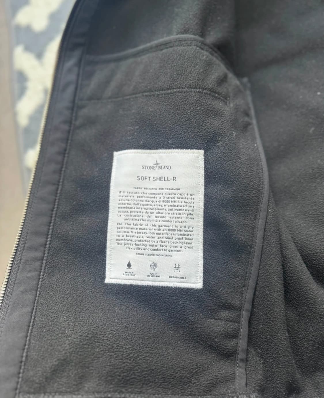 스톤아일랜드 소프트쉘 후드 자켓 상품이미지4