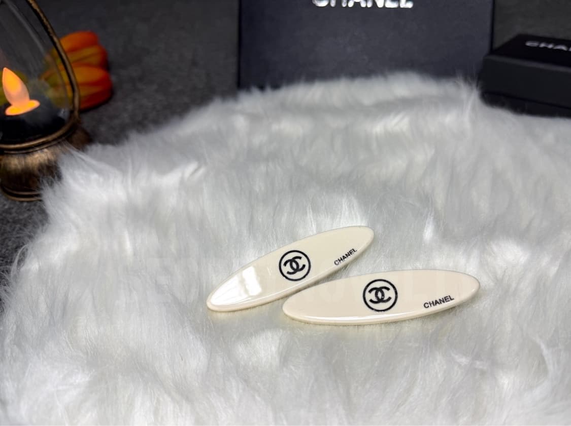 샤넬 화이트 심플 헤어클립 <1ps> 상품이미지8