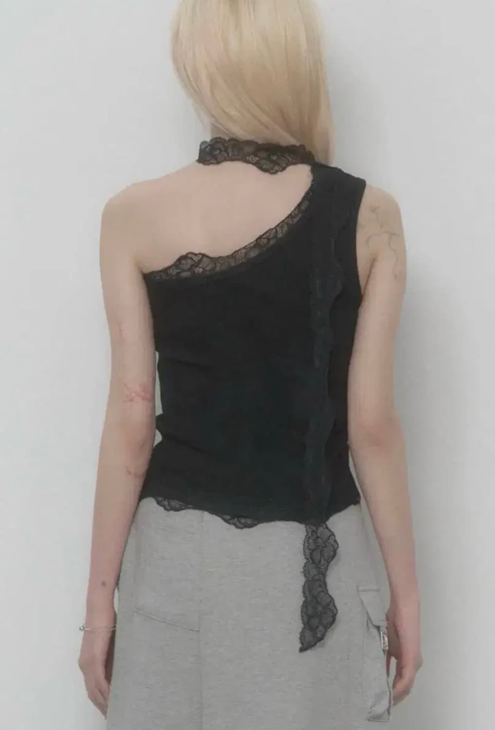 에트오소메 레이스 원숄더 탑 (블랙) 상품이미지2