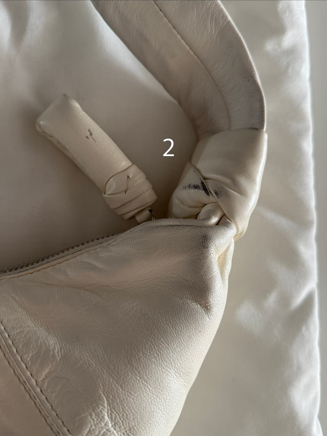 르메르 크루아상백 스몰 소프트나파 화이트 상품이미지5