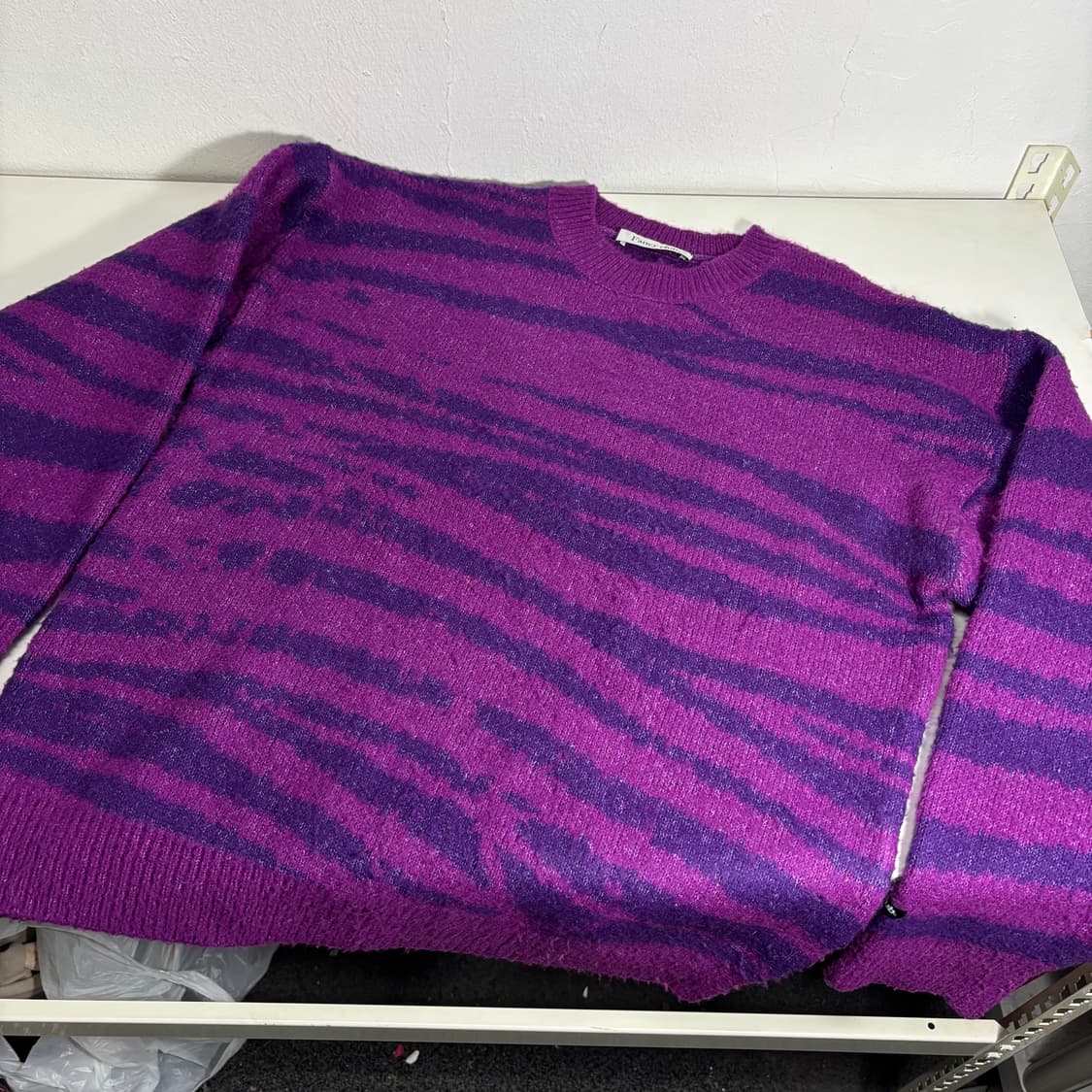 OS 팬시클럽 퍼플 루즈오버핏 라운드 보카시니트 상품이미지1