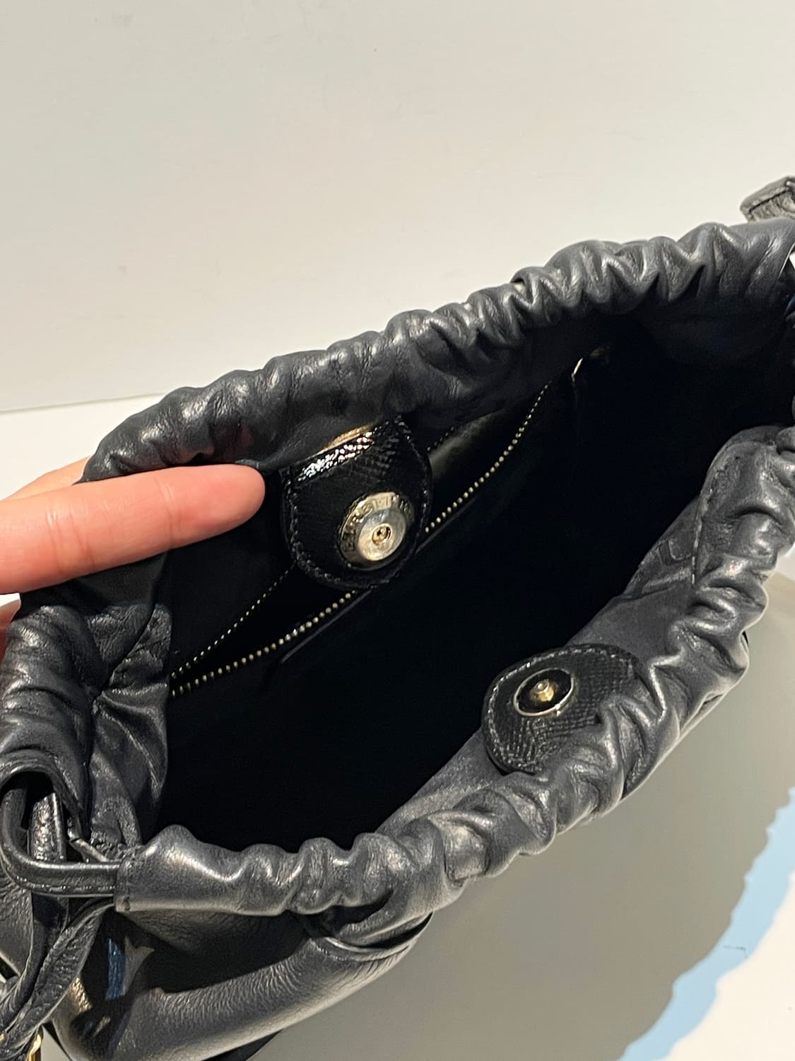 버버리 리톨 크러시 드로스트링 크로스백 A1530 상품이미지5