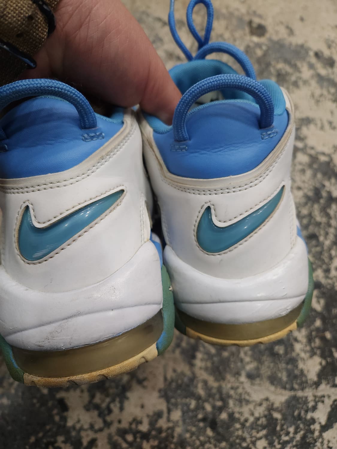 나이키 에어모어 업템포 유니버시티블루 255

 상품이미지8