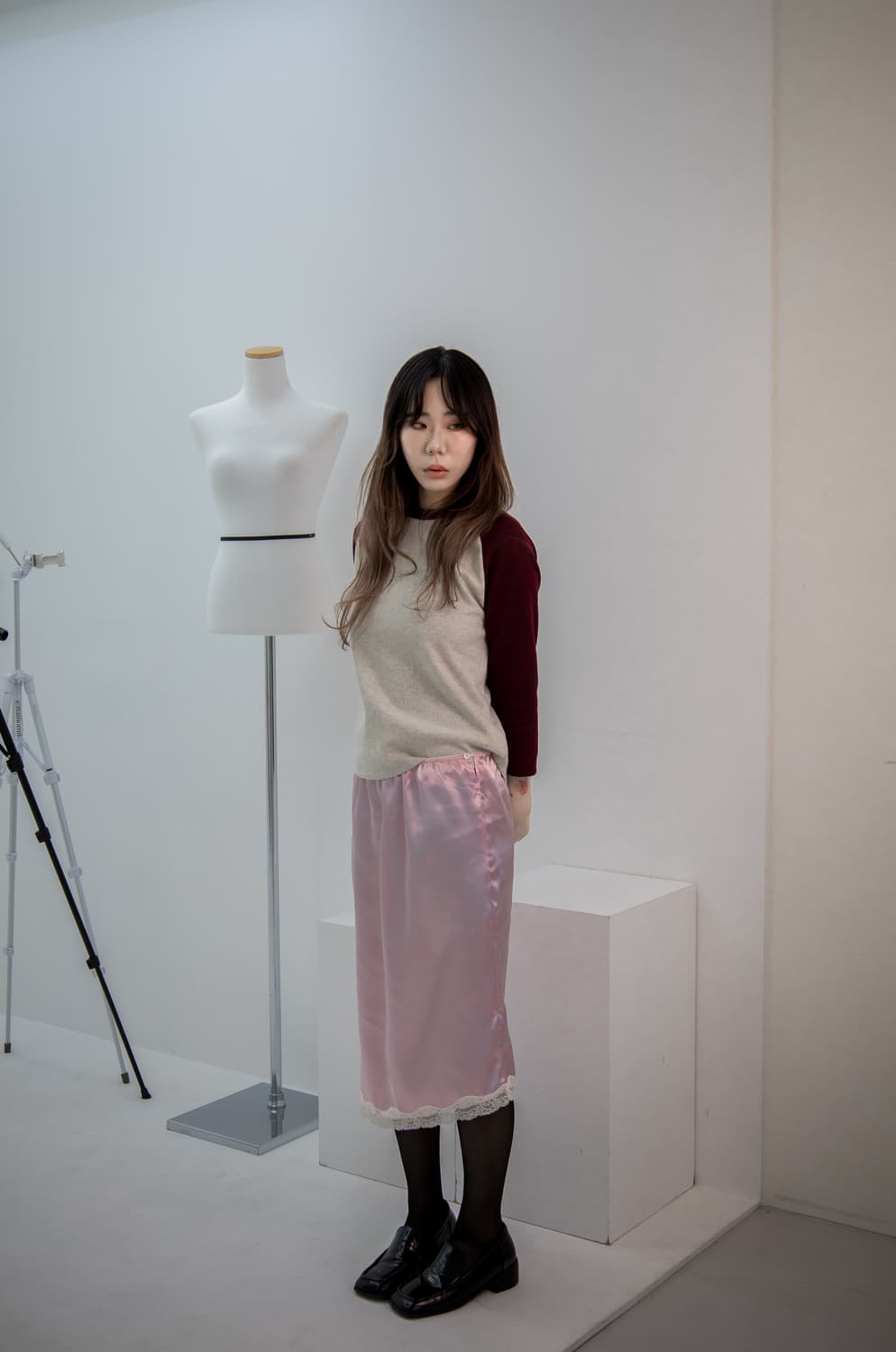 김프티 언발란스 레이스 새틴 스커트 상품이미지3