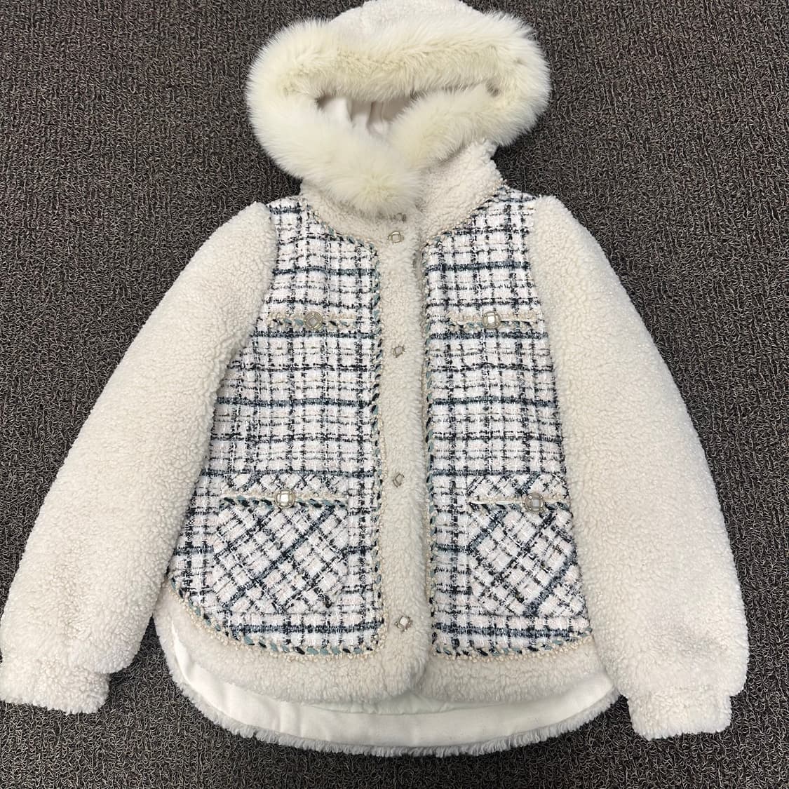 O2nd 오즈세컨 한섬 여성 트위드 여우털 자켓 상품이미지3