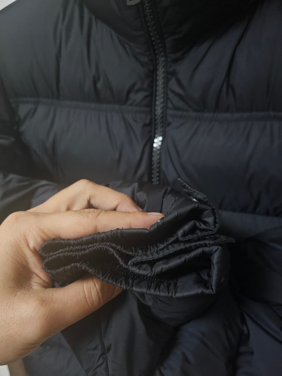 몽클레어 숏 퍼 패딩 2사이즈(95-작은100) 블랙 상품이미지4