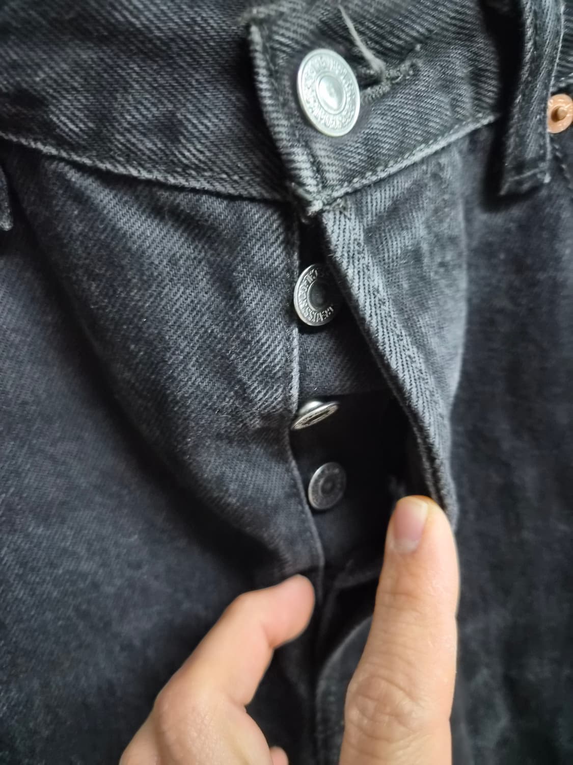 33) 리바이스 501 블랙데님 팝니다 상품이미지3