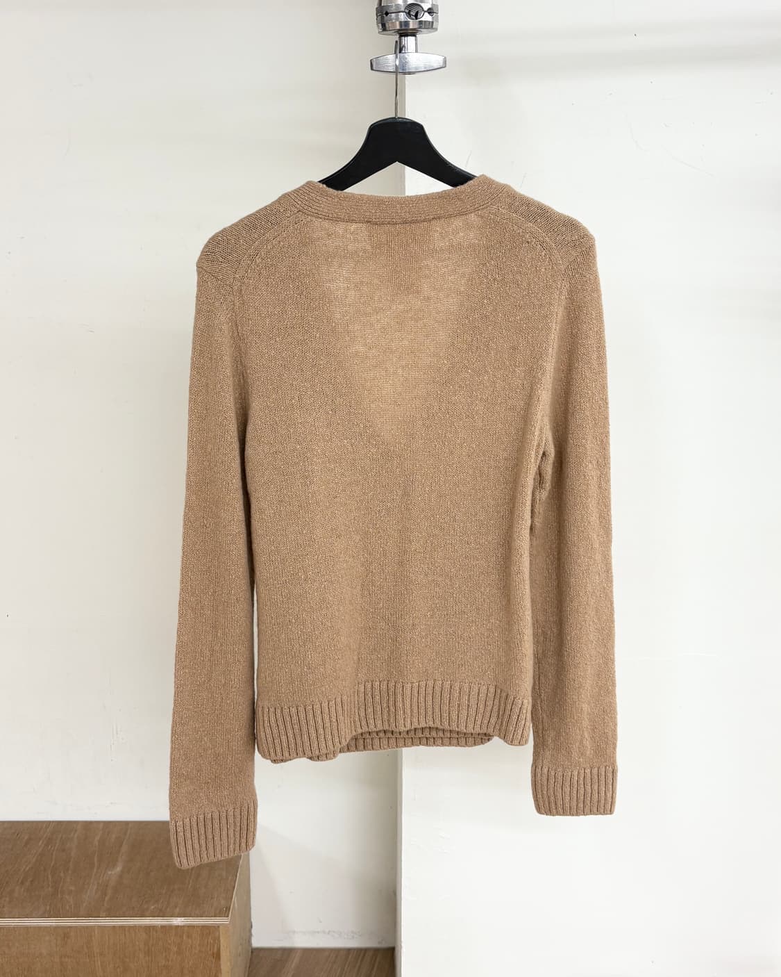 리버 브라운 버튼 울 캐시미어 랩 니트 상품이미지6