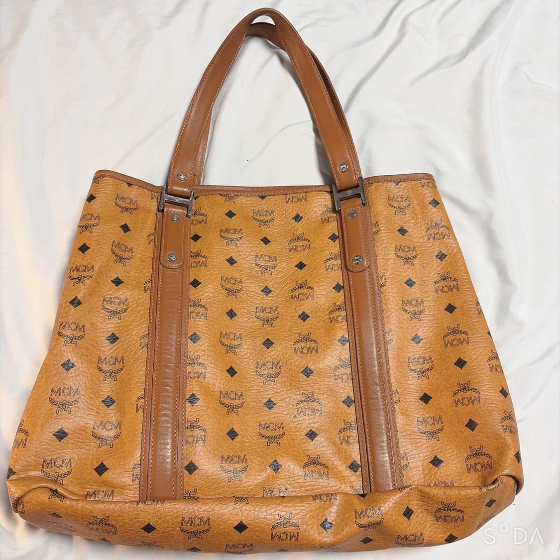 MCM 엠씨엠 시그니터 패턴 쇼퍼백 상품이미지4
