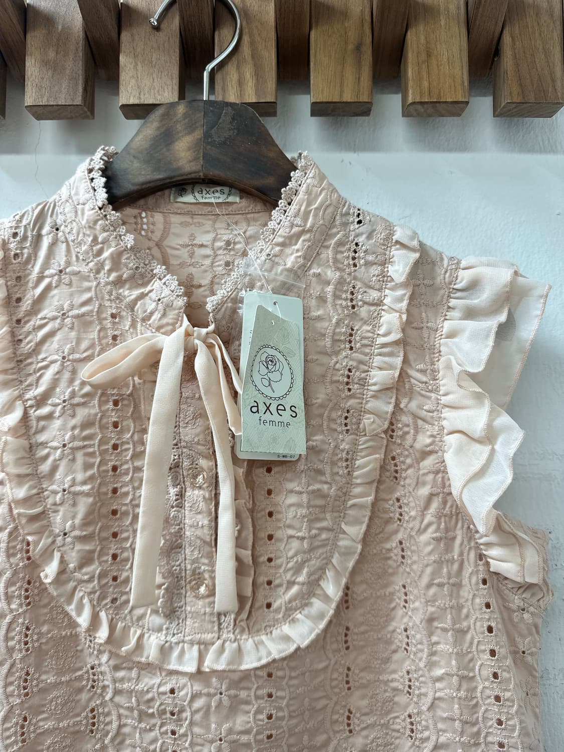 택있는새상품 axes femme 아일렛 레이스 프릴 슬리브리스 블라우스 상품이미지2