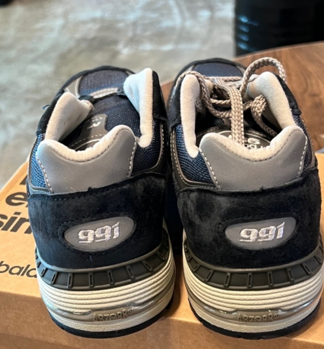 뉴발란스 991 300 네이비 상품이미지2
