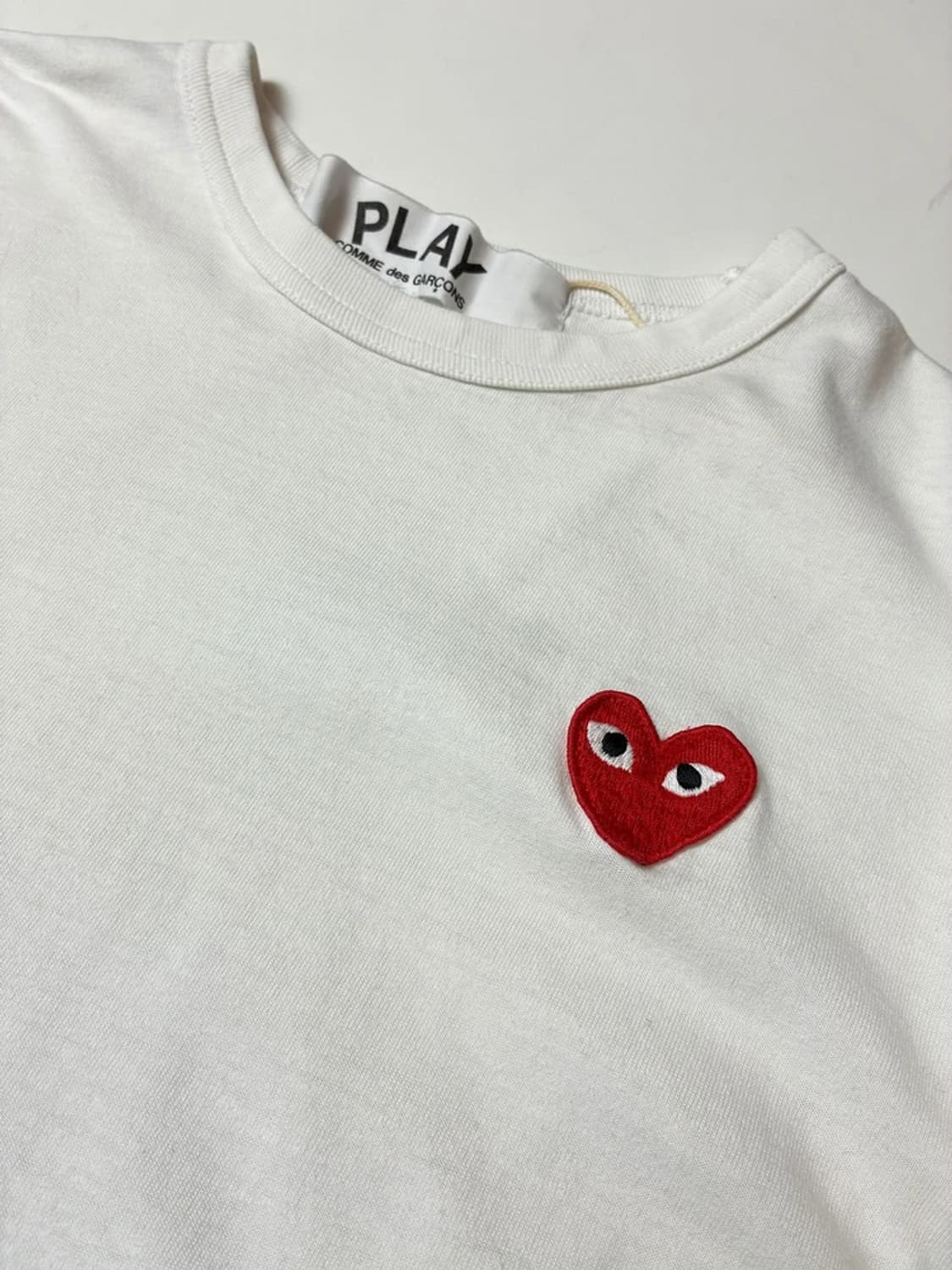 꼼데가르송 우먼스 하트 와펜 반팔 티셔츠 PN8562 상품이미지3