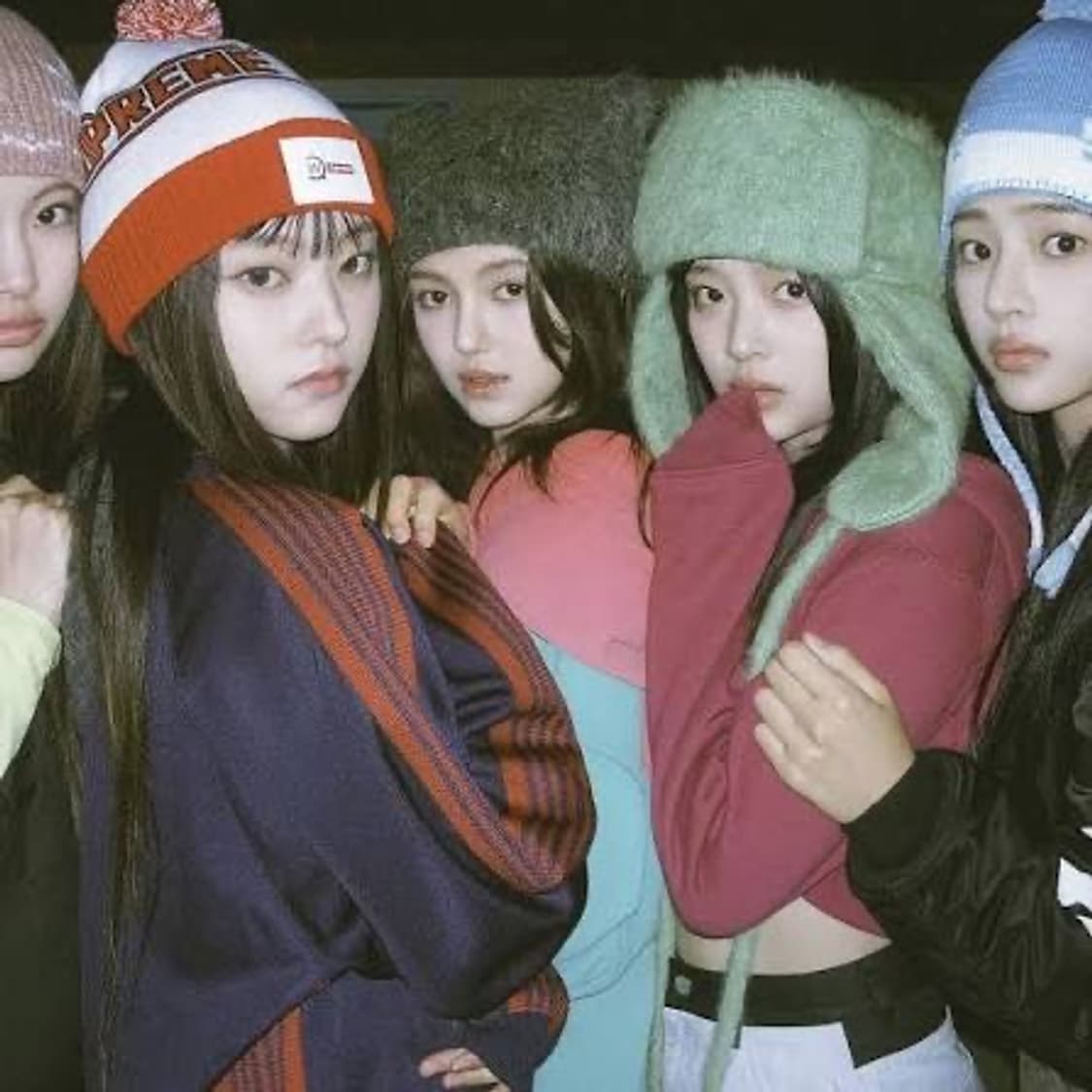 니들스 크루넥 맨투맨 다크퍼플 L사이즈(뉴진스 강해린 착용) 상품이미지1