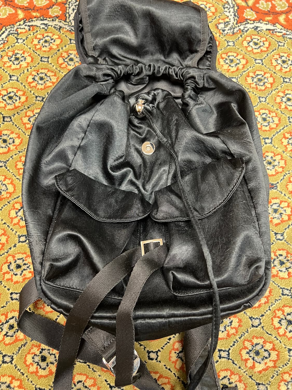 [OS] 레이브(RAIVE) 보닛 새틴 백팩 블랙 상품이미지3