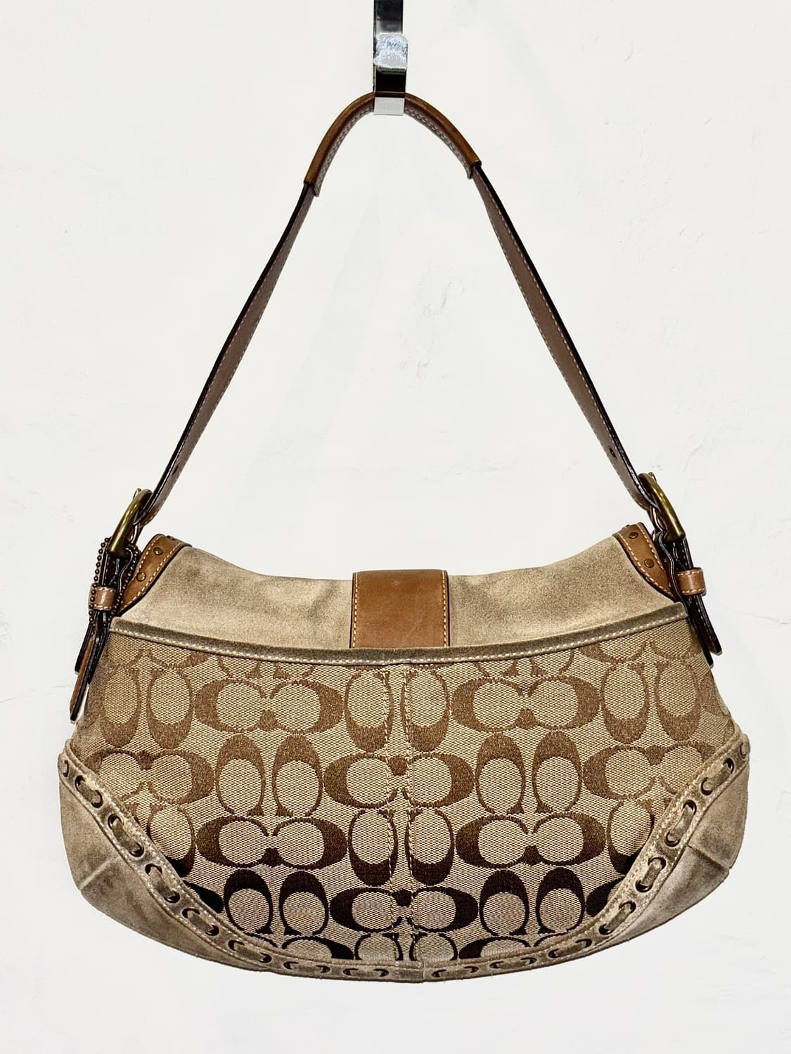 Coach 시그니처 숄더백 정품 / 몬치치 키링 증정 상품이미지2