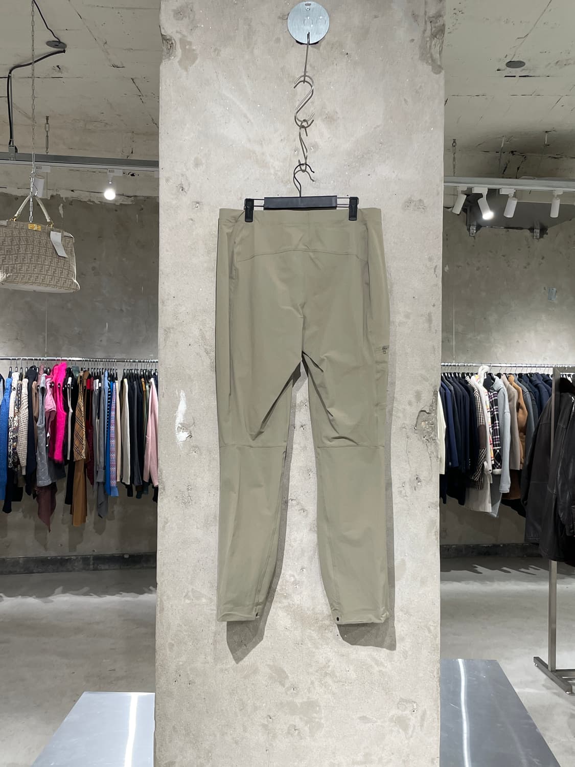 아크테릭스 우먼즈 라이트 베이지 감마 LT 나일론 팬츠 상품이미지6