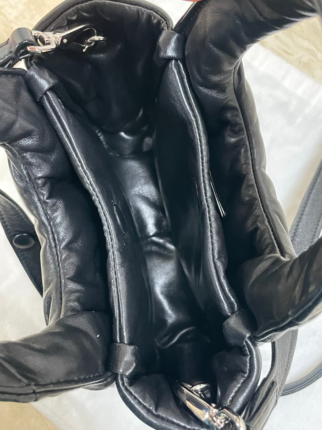 프라다 소프트 나파가죽 스몰 패딩백 상품이미지7