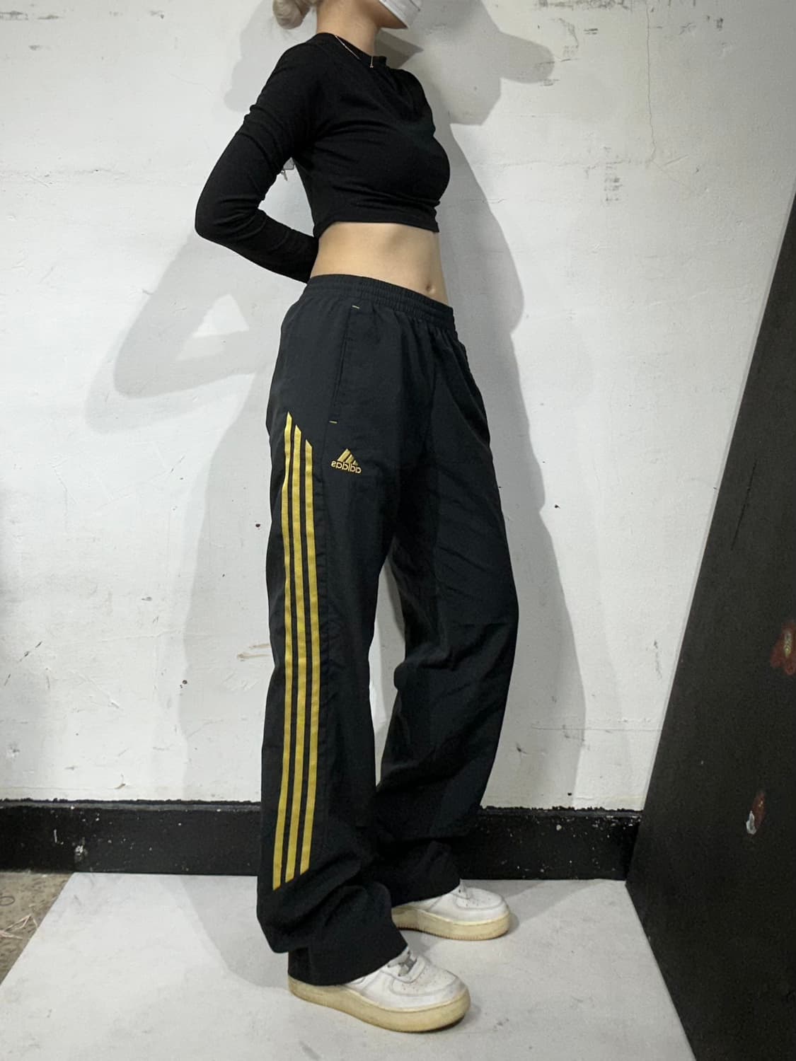 아디다스 블랙 골드 삼선 와이드 추리닝 트레이닝 팬츠 M  상품이미지1