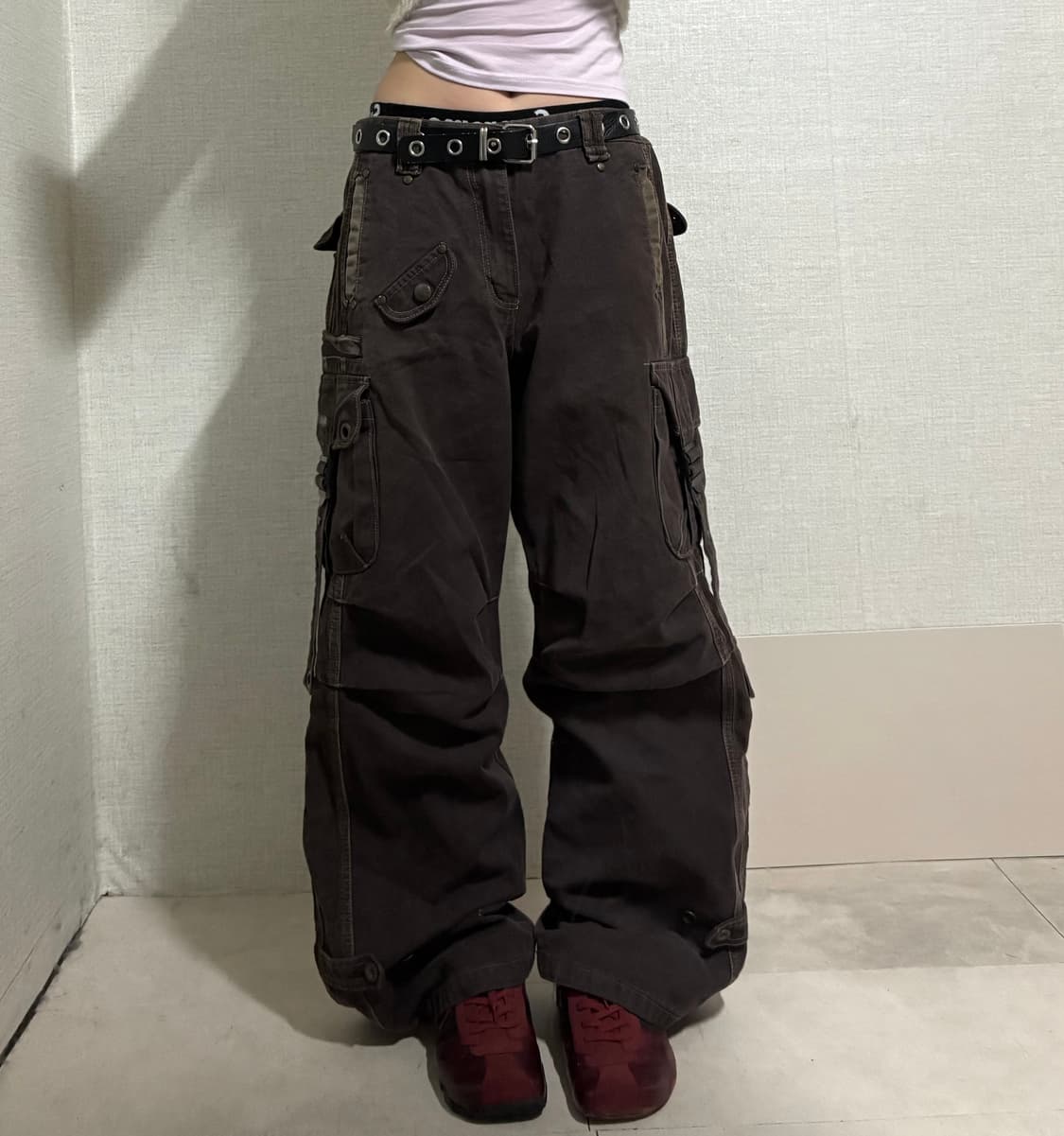 브라운 사이드스트랩 와이드 카고팬츠 상품이미지2