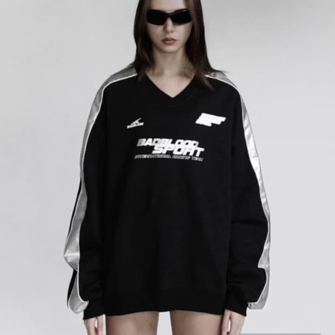 배드블러드 리퓨얼 스포트 브이넥 맨투맨 블랙/실버 (L) 상품이미지1