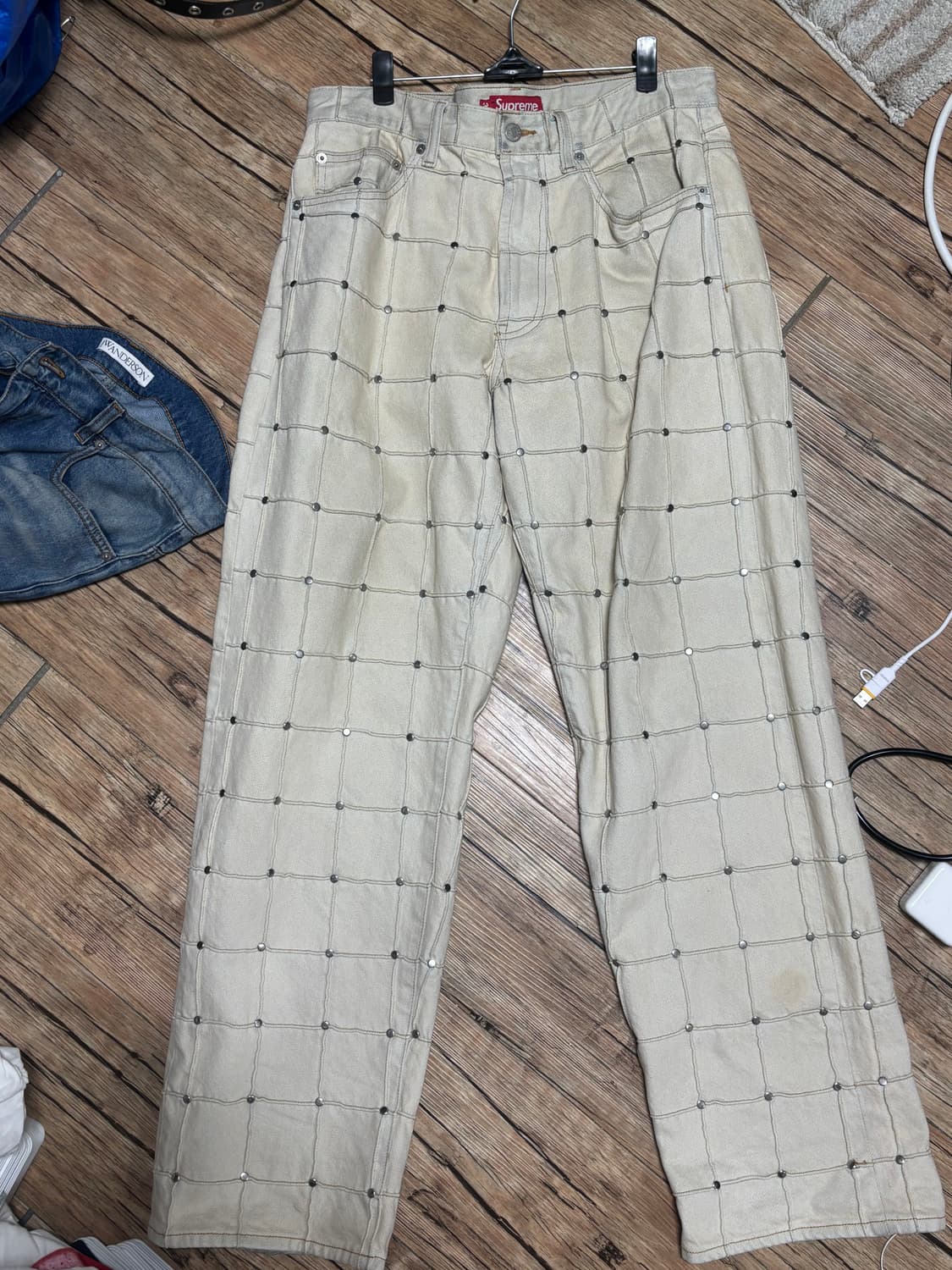 슈프림 스터디드 심 루즈 핏 진 30 상품이미지2