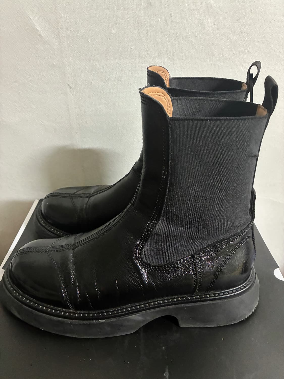 GANNI 블랙 레더 첼시 부츠 상품이미지2