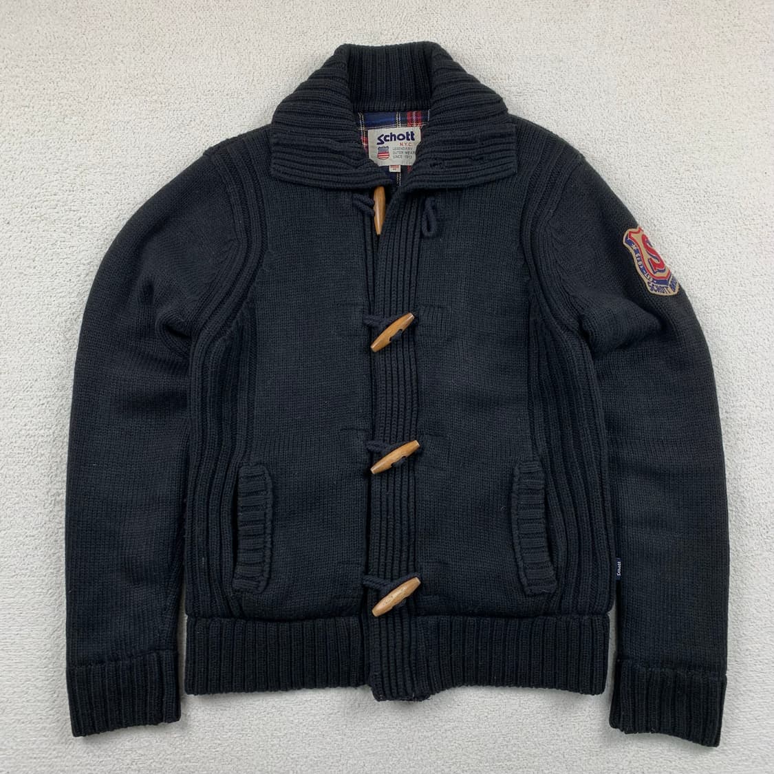 쇼트 토글 버튼 니트집업 블랙 상품이미지1